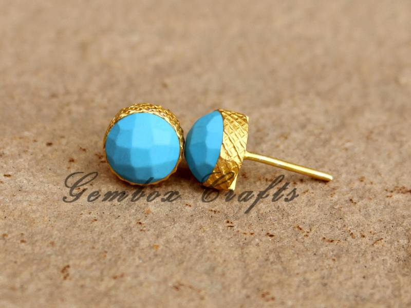 Stabilisierte Blaue Türkis Runde Checker Cut 925 Sterling Silber Vergoldet Texturierte Ohrstecker von GemboxCrafts