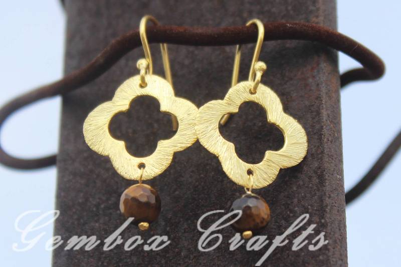 Tigerauge 6mm Rondelle Facettierte Vergoldete Ohrring Mit Vierpass in Sterling von GemboxCrafts