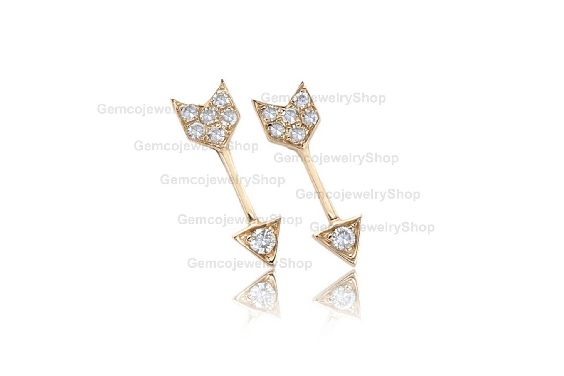 Natürliche Pave Diamant Mini Pfeil Ohrstecker Ohrringe 18K Solid Gelbgold Fine Jewelry Minimalist Tiny Bolzen Weihnachtsgeschenk Für Sie von GemcojewelryShop
