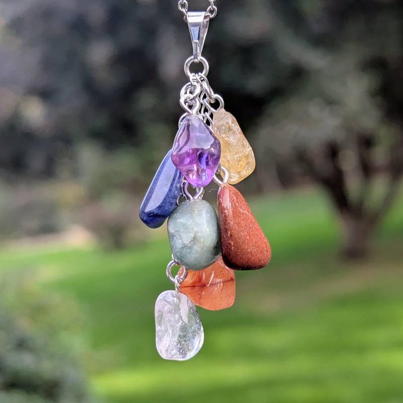 Chakra Kristall Anhänger | 7 Polierte Edelsteine Echter Handgemachter Schmuck Chakra Kristall Anhänger | 7 Polierte Edelsteine Echter Handgemachter Schmuck von Gemcore