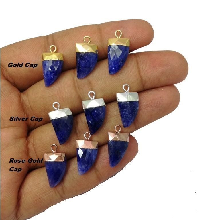 Blauer Saphir Edelstein Horn Anhänger Mit Galvanisierter Kappe, Schmuckanhänger, Verkauf Pro Stück von Gemdesignss