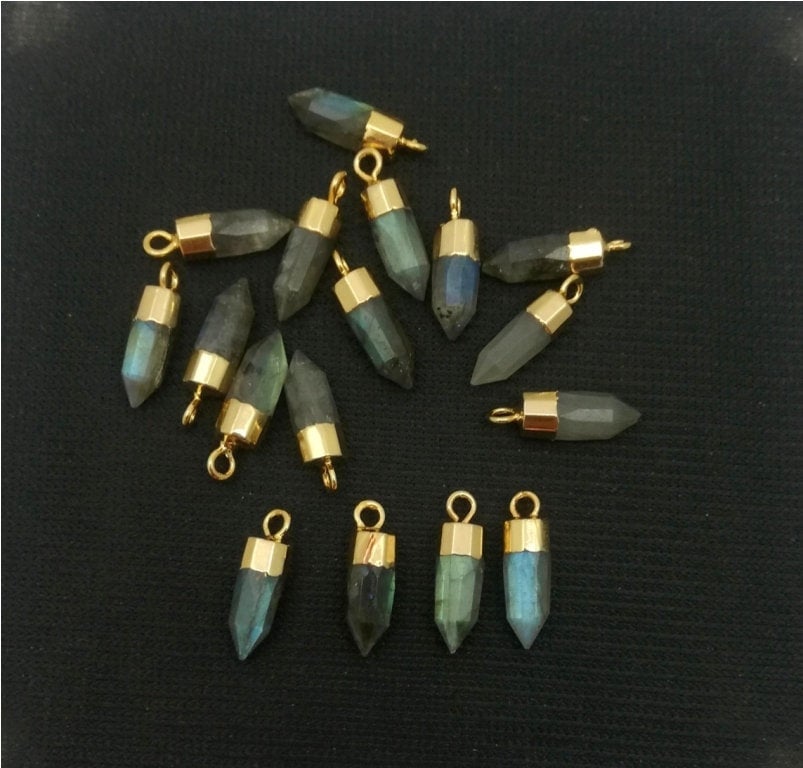 Labradorit Kappe Kleine Spikes Edelstein Anhänger - Für Ohrring Und Halskette Verkauf Pro Stück von Gemdesignss