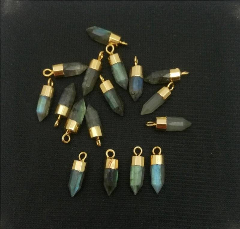Labradorit Kappe Kleine Spikes Edelstein Anhänger - Für Ohrring Und Halskette Verkauf Pro Stück von Gemdesignss