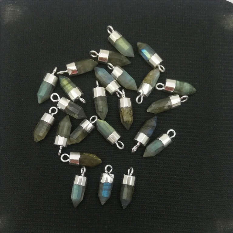 Labradorit Silber Galvanisierte Kappe Kleine Spikes Edelstein Anhänger - Für Ohrring Und Halskette Verkauf Pro Stück von Gemdesignss