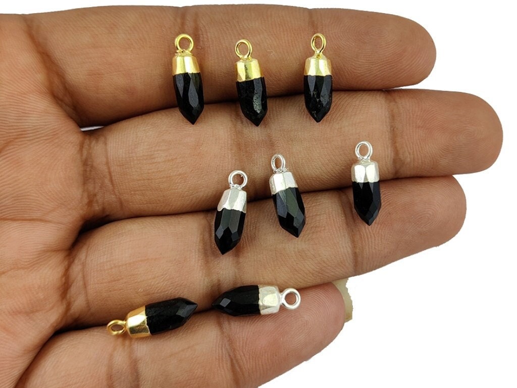 Schwarzer Turmalin Kappe Spikes Edelstein Anhänger - Schmuck Helfende Charme Kleine Ohrringe Verkauf Pro Stück Schwarzer Turmalin Kappe Spikes Edelstein Anhänger - Schmuck Helfende Charme Kleine Ohrringe Verkauf Pro Stück von Gemdesignss