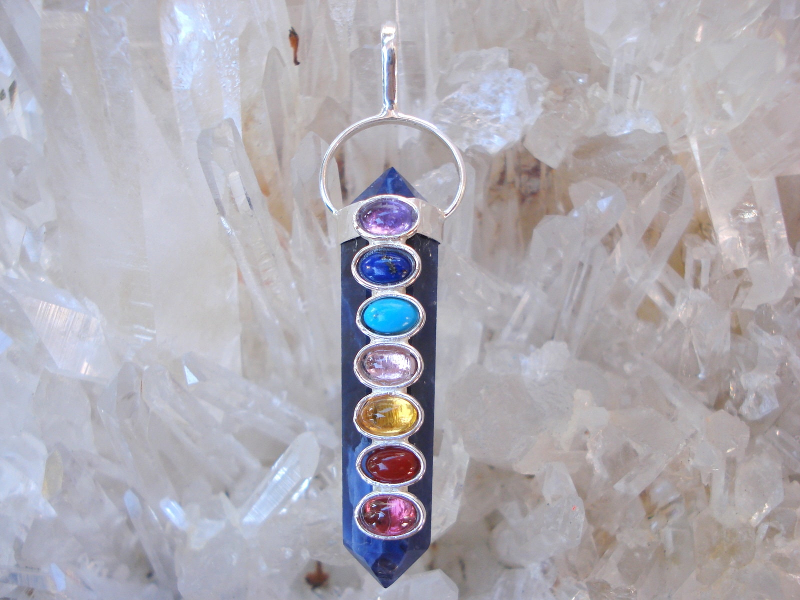 Sodalith - Kommunikation Edelstein Chakra Mit 7 Echten Edelsteinen in Silber Gefasst von Gemfinders