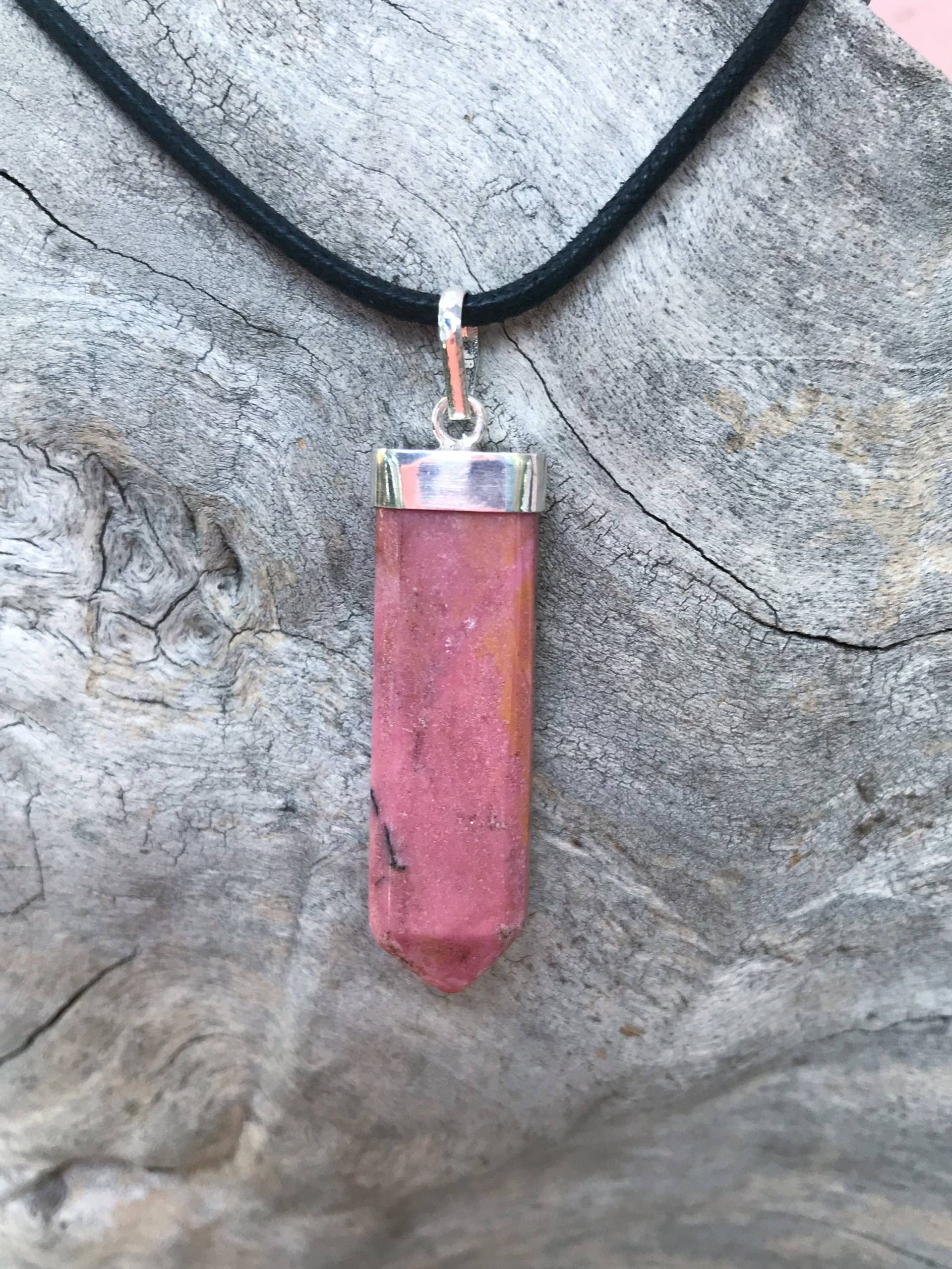 Wunderschöner Rhodonit Anhänger von Gemfinders