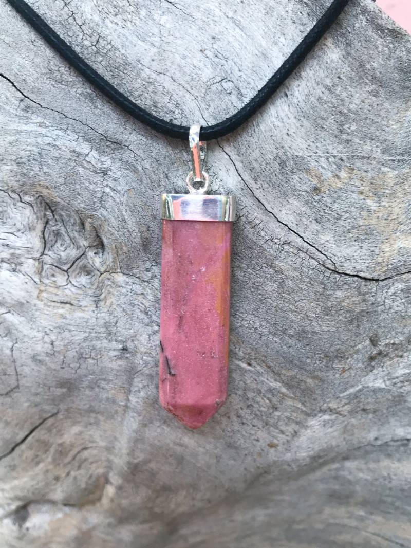 Wunderschöner Rhodonit Anhänger von Gemfinders