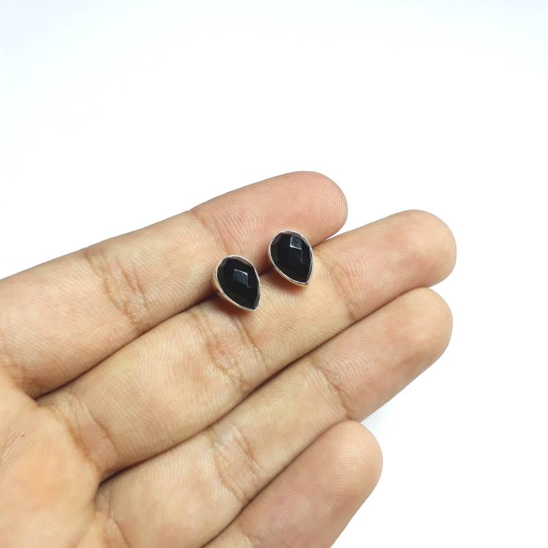 Natürlicher Schwarzer Onyx Ohrring, 7 X 10 Mm Teardrop Edelstein-Ohrstecker, Ohrstecker, Einzigartiger Ohrring Natürlicher Schwarzer Onyx Ohrring, 7 X 10 Mm Teardrop Edelstein-Ohrstecker, Ohrstecker, Einzigartiger Ohrring von Gemfindingworld