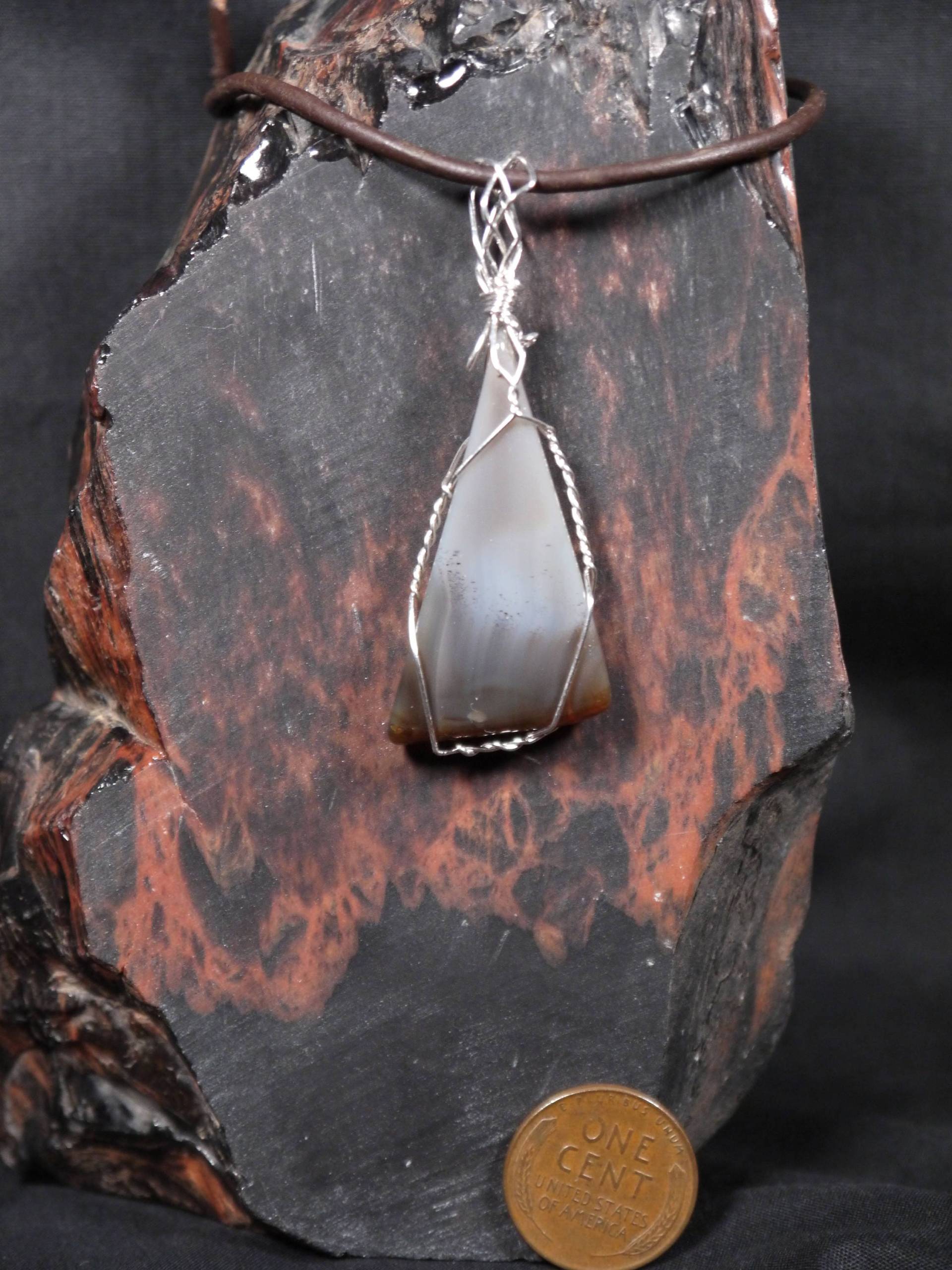 Blaugrauer Achat von Gemforgejewelry