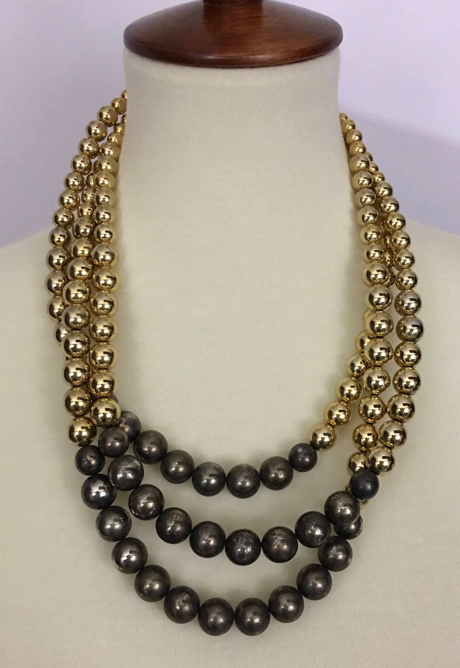 Jahrgang 3-strang Runde Perlen Halskette Gold-Ton & Rotguss Grau Modeschmuck Abgestufte Jahrgang 3-strang Runde Perlen Halskette Gold-Ton & Rotguss Grau Modeschmuck Abgestufte von Geminideals