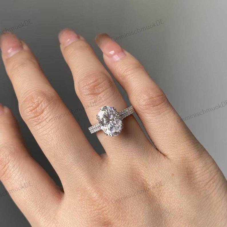 Atemberaubender 3 Ct Oval Cut Lab Grown Diamant Verlobungsring 10/14/18K Gold Doppelklaue Doppel Pave Band Hochzeit Jubiläumsring Her von GeminischmuckDE