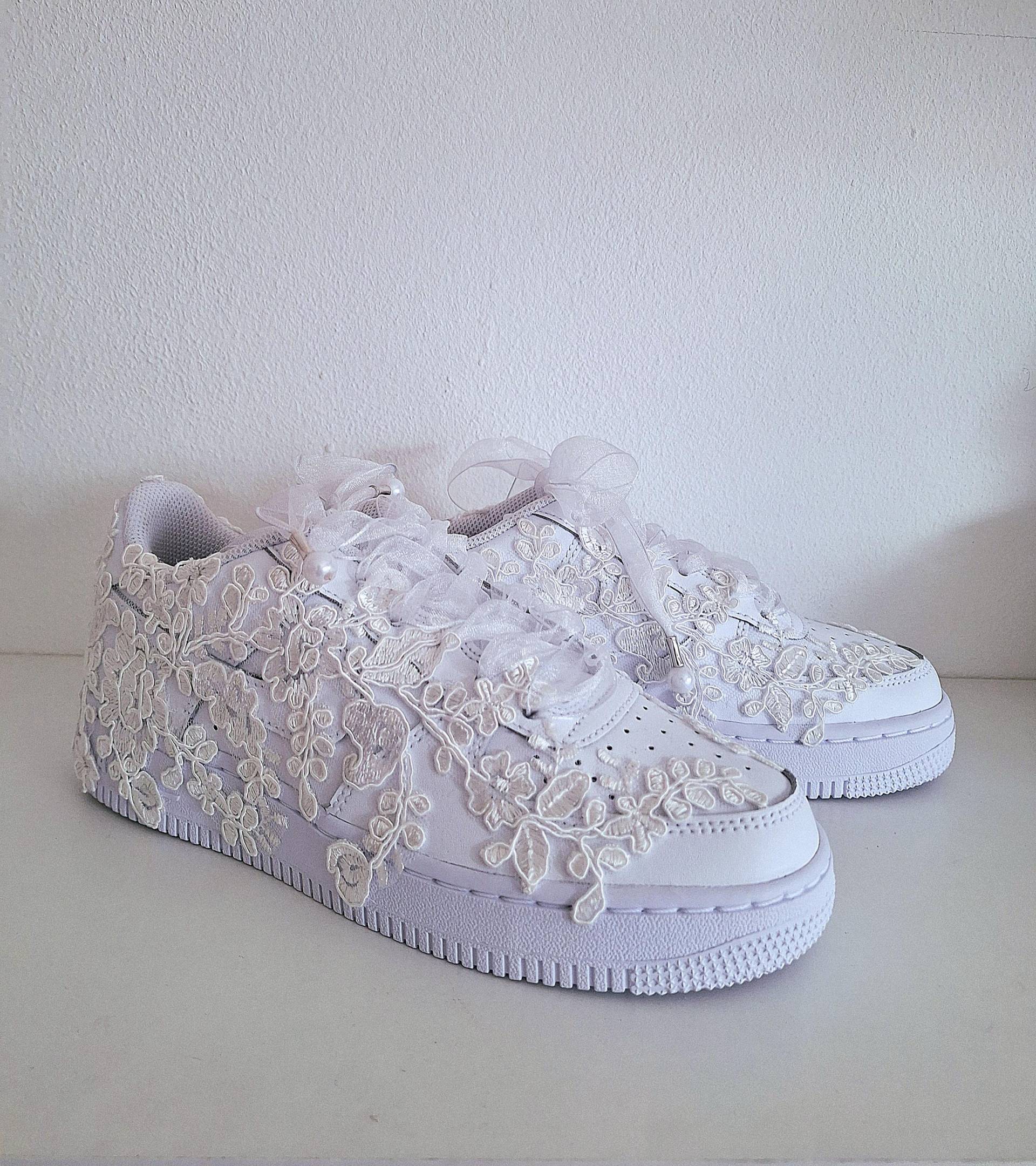 Wedding Lace White Sneakers Wedding Lace White Sneakers von GemkicksStudio