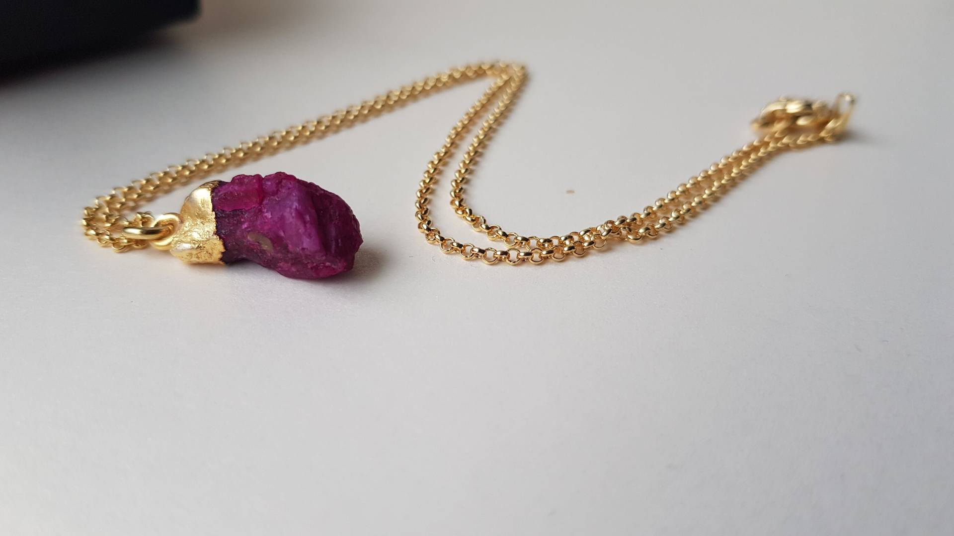 Gold Halskette Vermeil Kette Anhänger Rubin Rohkristall Charm Erbskette Minimaler Zierlicher Schmuck Geschenk Für Sie Gold Halskette Vermeil Kette Anhänger Rubin Rohkristall Charm Erbskette Minimaler Zierlicher Schmuck Geschenk Für Sie von Gemlery