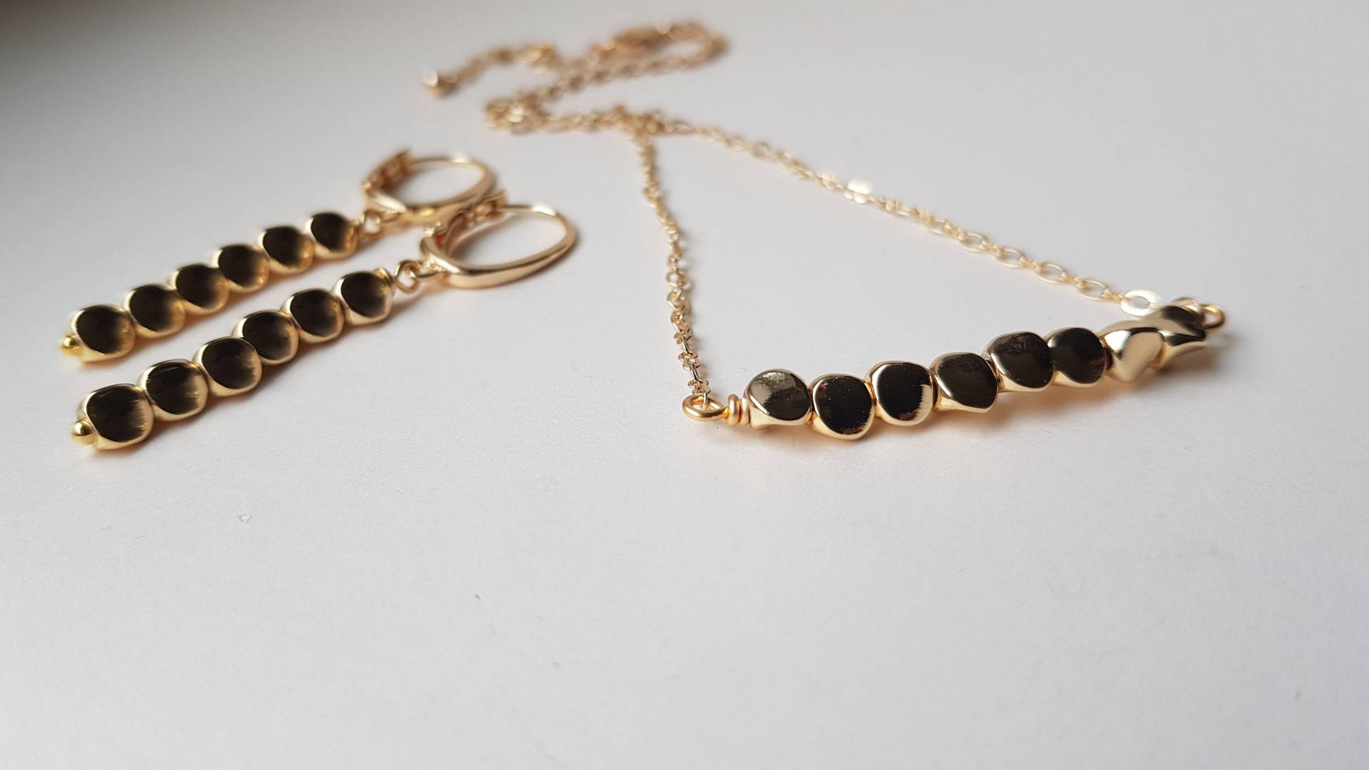 Gold Schmuck-Set Bar Halskette Und Ohrringe Perlen Schmuck Vergoldete Leichte Frauen Halsketten Gold Schmuck-Set Bar Halskette Und Ohrringe Perlen Schmuck Vergoldete Leichte Frauen Halsketten von Gemlery