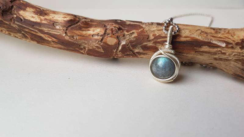 Labradorit Anhänger Draht Gewickelt Naturstein Einzelstein Halskette Mit Sterling Silber Kette Stein 10mm von Gemlery