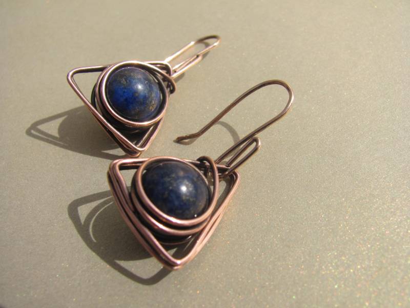 Lapis Lazuli Ohrringe Baumelnde Ohrringe, Draht Gewickelt Stein Kupfer Dreieck Form Zierliche Oxidierter Schmuck Geschenk Für Sie von Gemlery