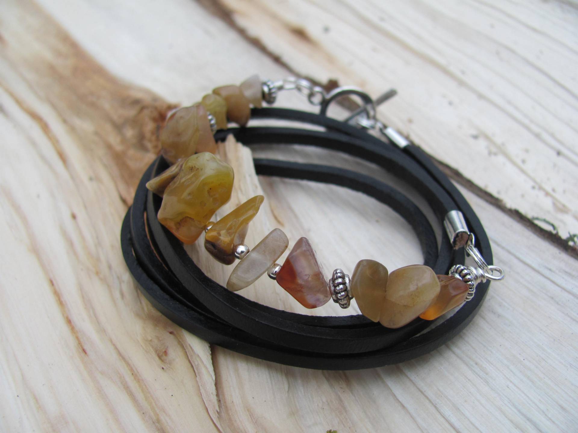 Natürliches Karneol Armband, Perlenarmband, Schwarzes Lederarmband, Wickelarmband, Gelbes Steinarmband Natürliches Karneol Armband, Perlenarmband, Schwarzes Lederarmband, Wickelarmband, Gelbes Steinarmband von Gemlery