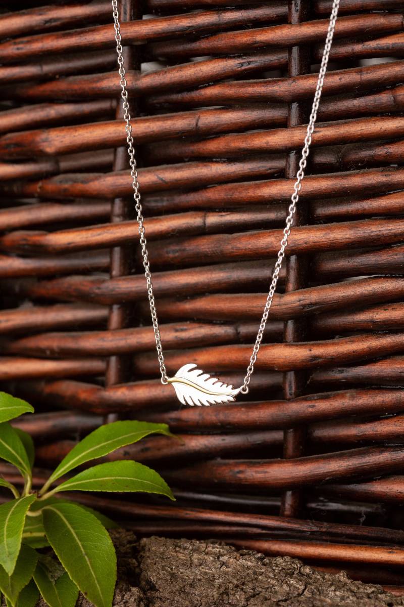 sterling Silber Feder Halskette Gelbgold Detail, Verstellbare Kette von GemmaJJewellery