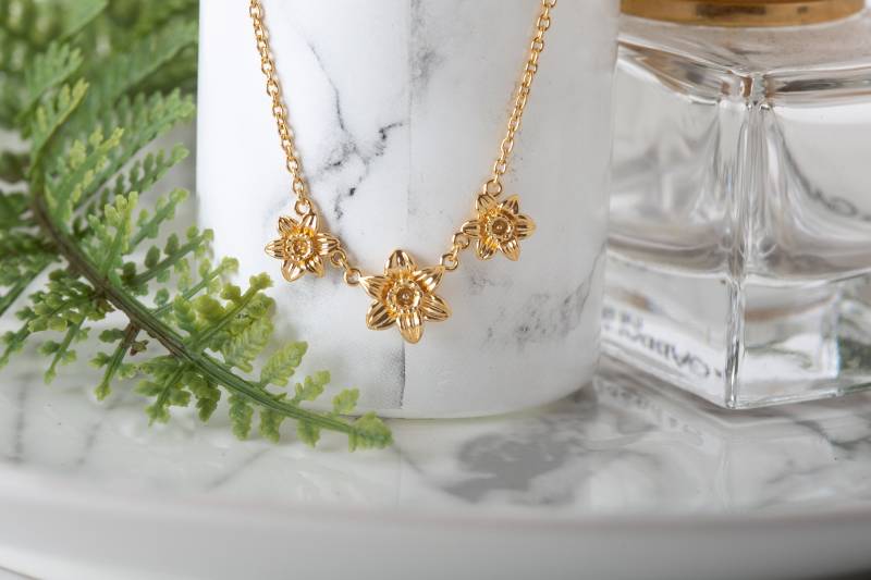 Gold Vermeil Narzisse Halskette Blumiger Frühlingsschmuck von GemmaJJewellery