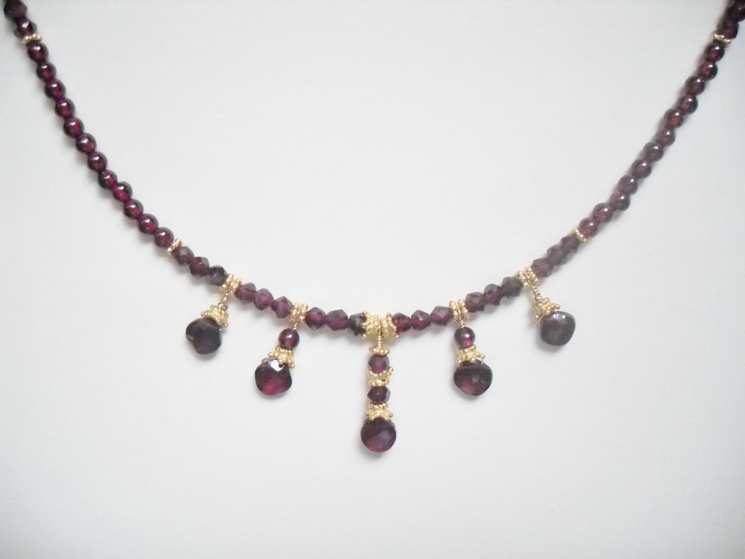 Echte Granat, 14K Und 24K Gold Halskette Echte Granat, 14K Und 24K Gold Halskette von GemmeDelMondo