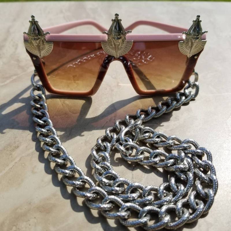 Pharao Sonnenbrille Mit Silberkette Afrocentric Eyewear Pharao Sonnenbrille Mit Silberkette Afrocentric Eyewear von Gemmiegalore