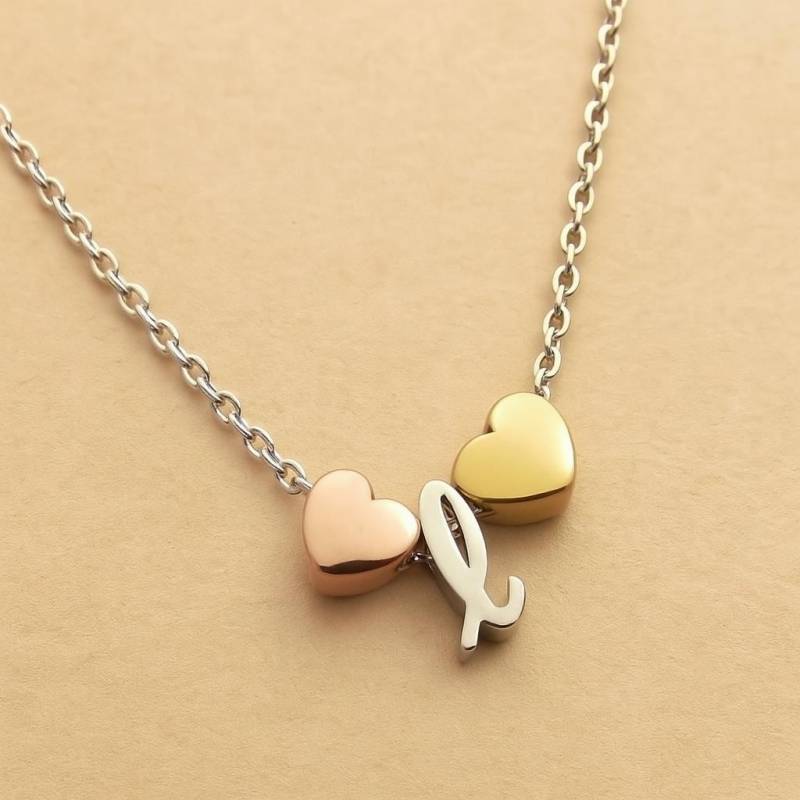 Dreifarbige Zierliche Kleinbuchstaben-Anfangskette Mit 2 Herzen, Tri-Ton-Halskette, Halskette Aus Gemischtem Metall, Zwei Herzen Und Ursprüngliche von Gemnotic