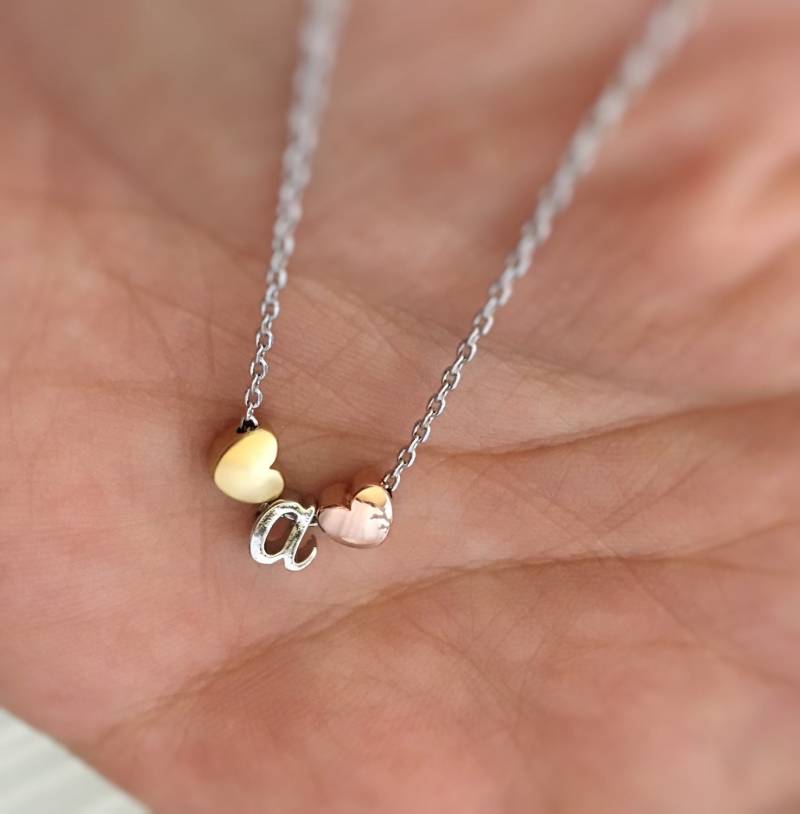 Kinder Initial Halskette, Gold & Rosegold Herz Charms von Gemnotic