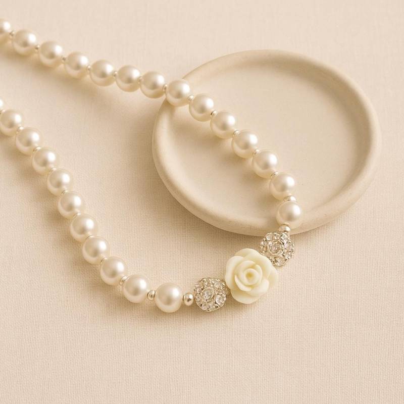 Perlen-Blumen-Mädchen-Halskette - Weiß Oder Elfenbein - Blumen-Mädchen-Geschenk - Juniorbrautjungfer-Geschenk - Kinderperlen-Halskette von Gemnotic