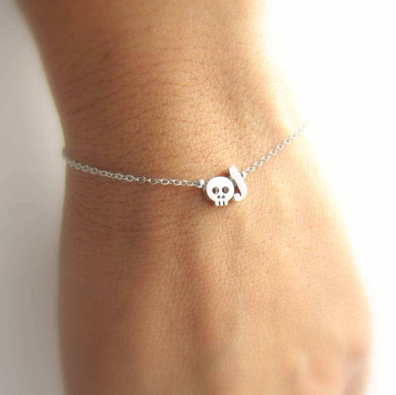 Schädel Armband // Initial Schmuck Halloween Silber Rose Gold Oder 16K Vergoldet Geschenke von Gemnotic