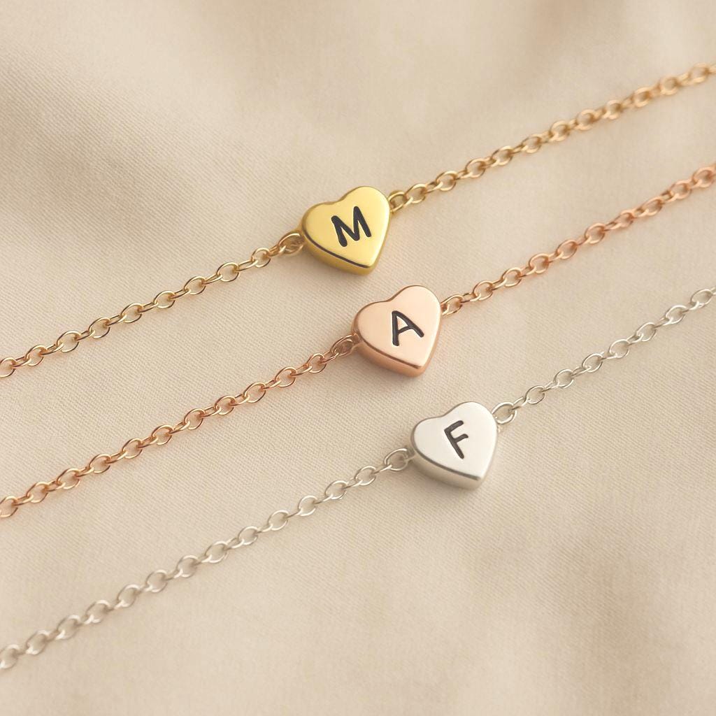 Zierliches Herz Armband, Initial Armband - Monogramm Brautjungfer Personalisierter Schmuck, Armband Hochzeitsgeschenk von Gemnotic