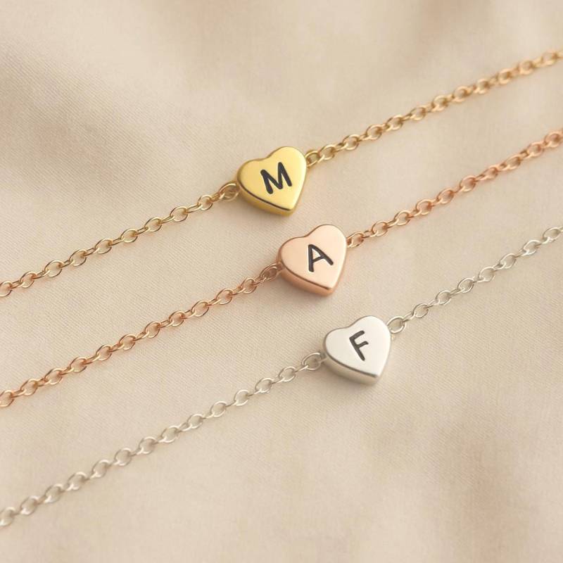 Zierliches Herz Armband, Initial Armband - Monogramm Brautjungfer Personalisierter Schmuck, Armband Hochzeitsgeschenk von Gemnotic