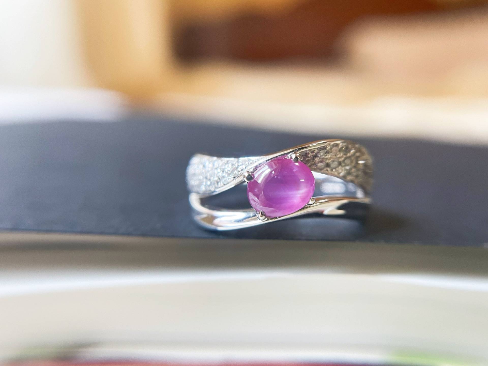 Natürlicher Myanmar Star Rubin Mit Diamant Platin Weißgold Ring, Burma Pinkish Red von GemofArt