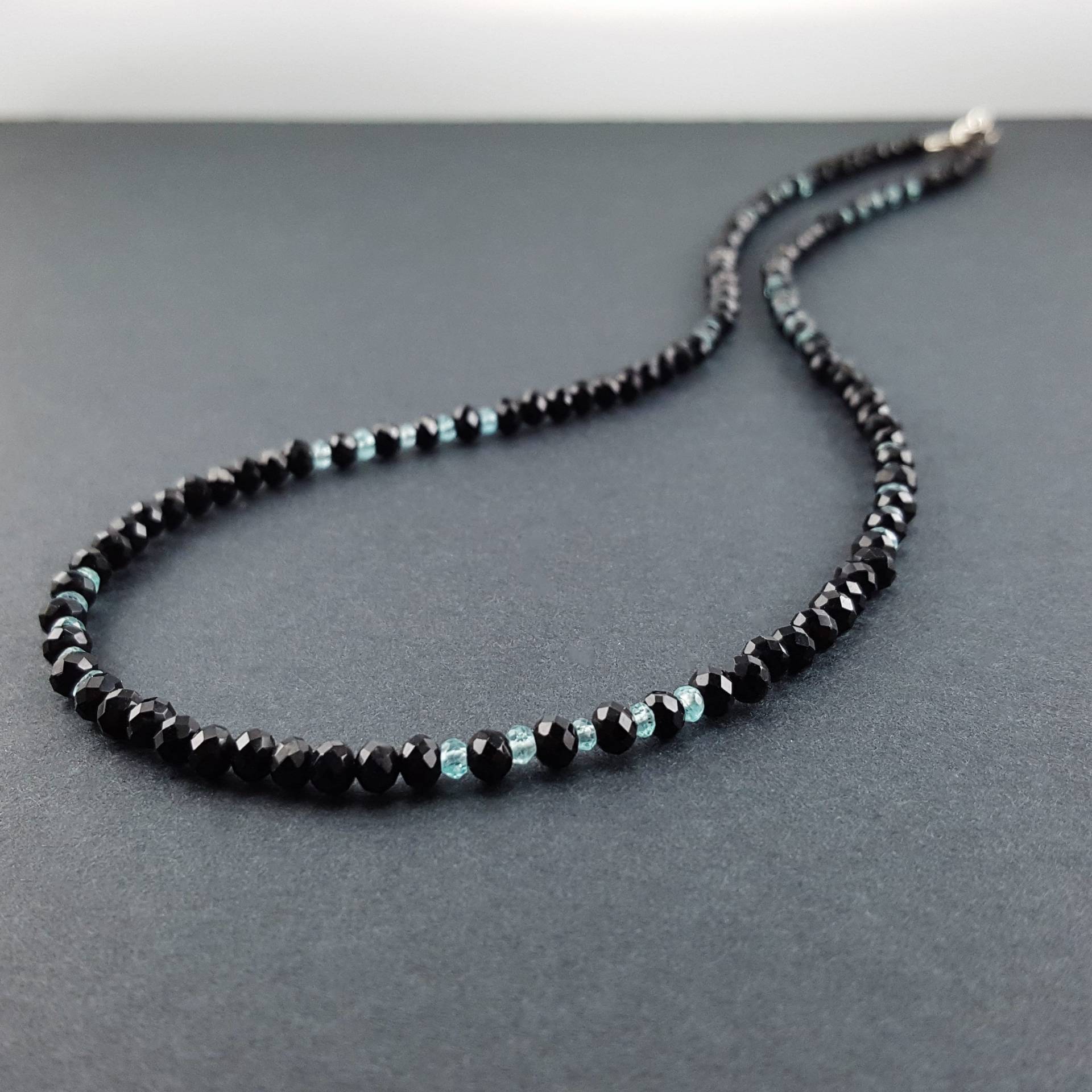 Onyx Und Apatit Halskette Mit Facettierten Stein Silber Geschenkidee Weihnachten - Brautschmuck Schwarz Blau Edelsteinschmuck von GemoryDesign