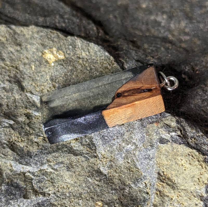 Schmuckanhänger Aus Holz Und Epoxidharz - Anthrazit von Gempoxy