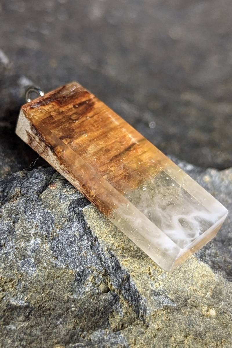 Schmuckanhänger Aus Holz Und Epoxidharz - Holz-Weiß von Gempoxy