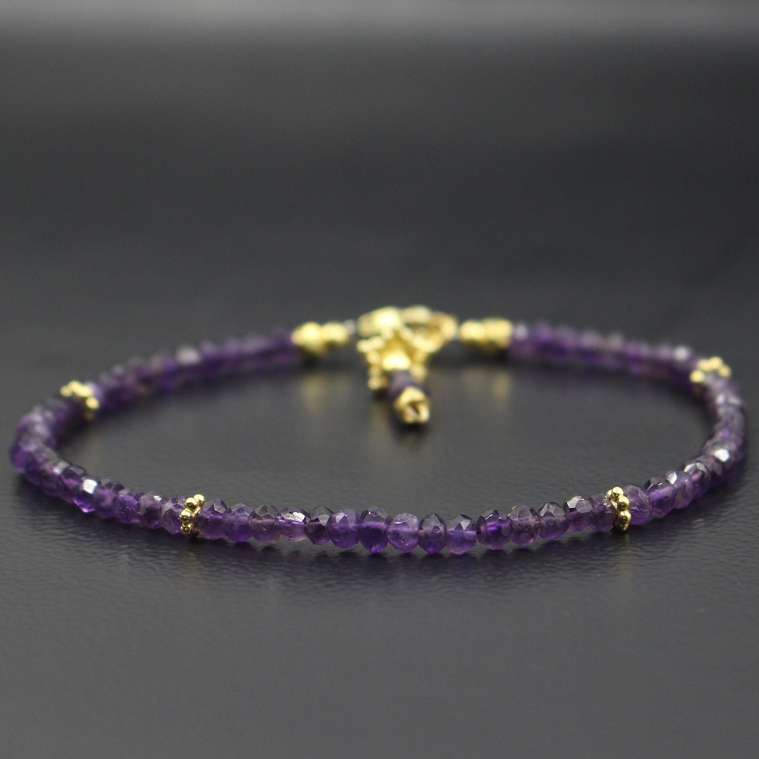 Natürliches Amethyst Armband - Facettiertes Lila Schmuck Frauen von GemsBay