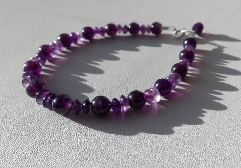 Amethyst Armband Mit Tropfen-Anhänger Amethyst Armband Mit Tropfen-Anhänger von GemsByMaz