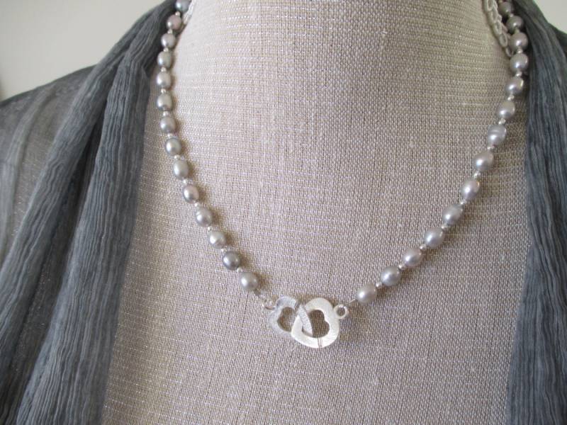 Multi-Use Silber Perlenkette Mit Verschlungenen Herzen-Verschluss Multi-Use Silber Perlenkette Mit Verschlungenen Herzen-Verschluss von GemsByMaz