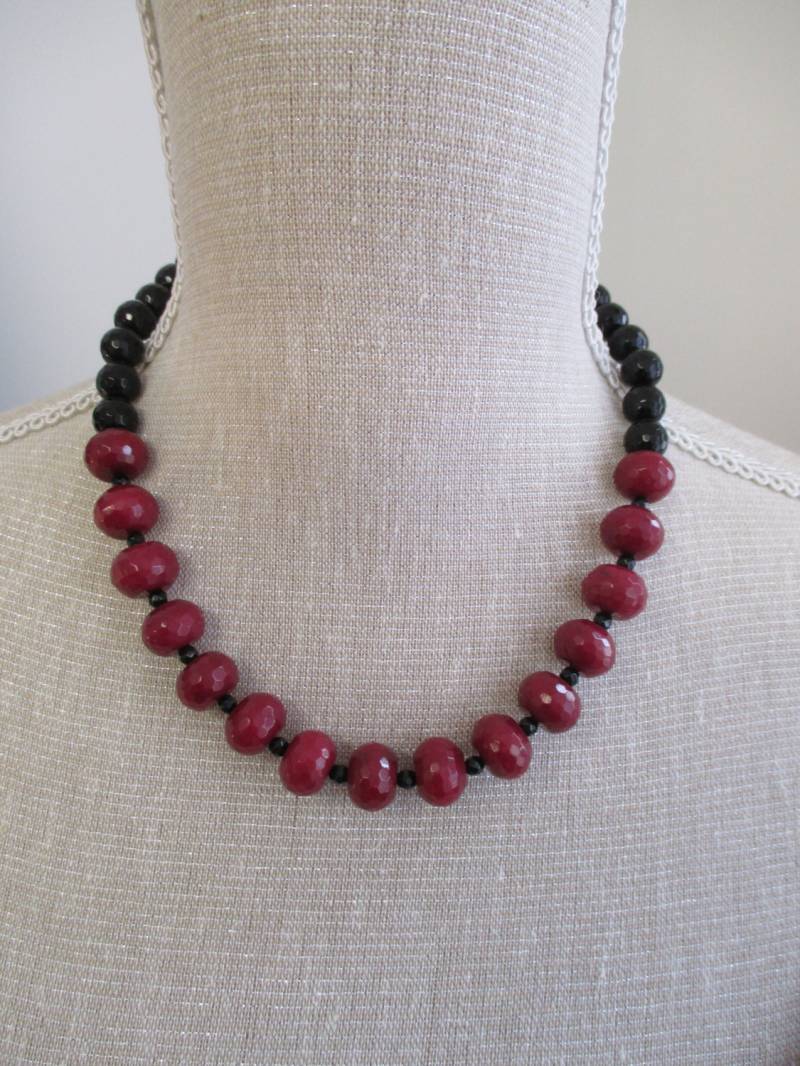 Roter Quarzit Und Schwarz Achat Halskette Mit Gold Beschichtet Sterling Silber Verschluss Roter Quarzit Und Schwarz Achat Halskette Mit Gold Beschichtet Sterling Silber Verschluss von GemsByMaz
