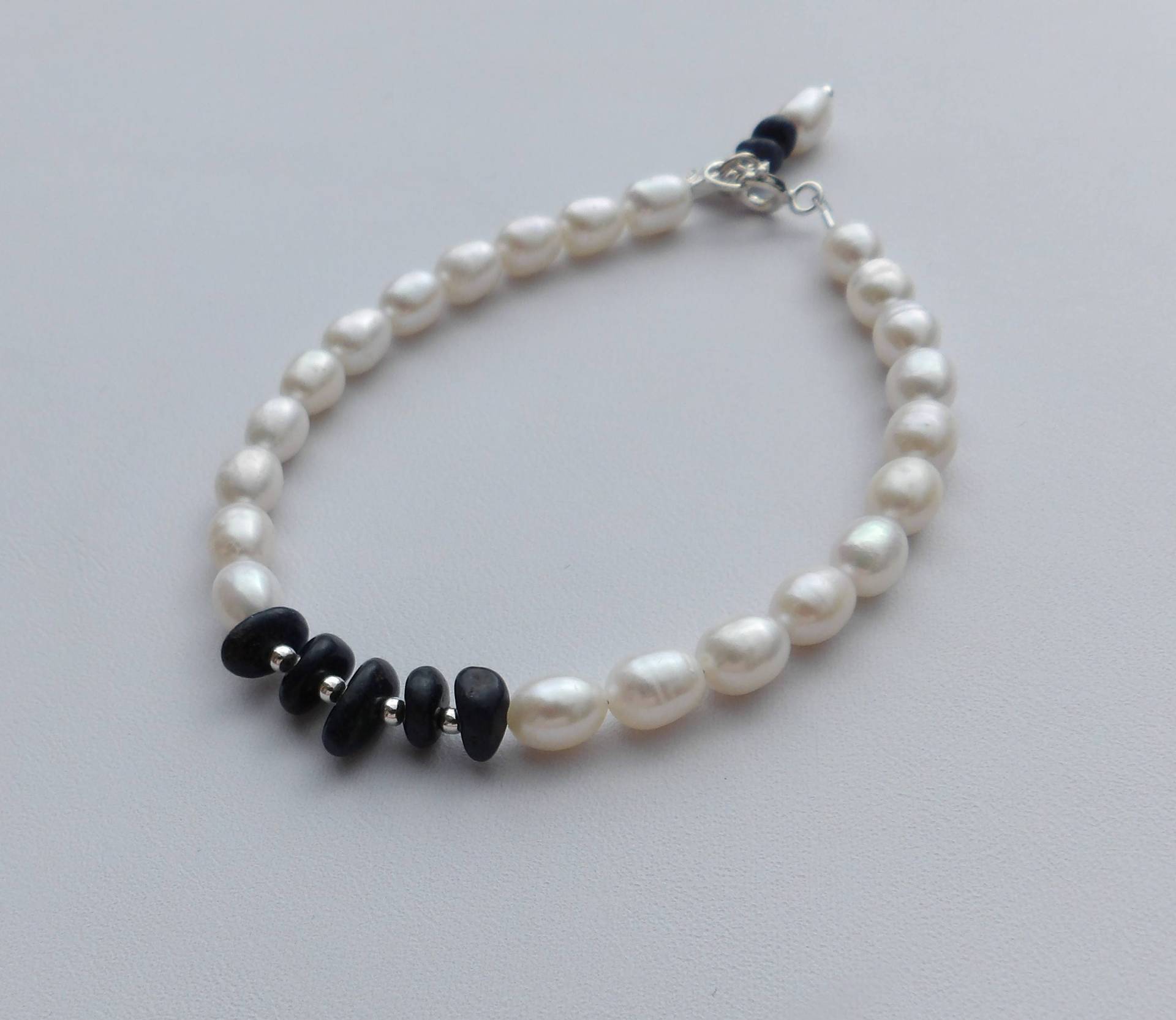 Saphir Und Perle Armband Mit Charme von GemsByMaz
