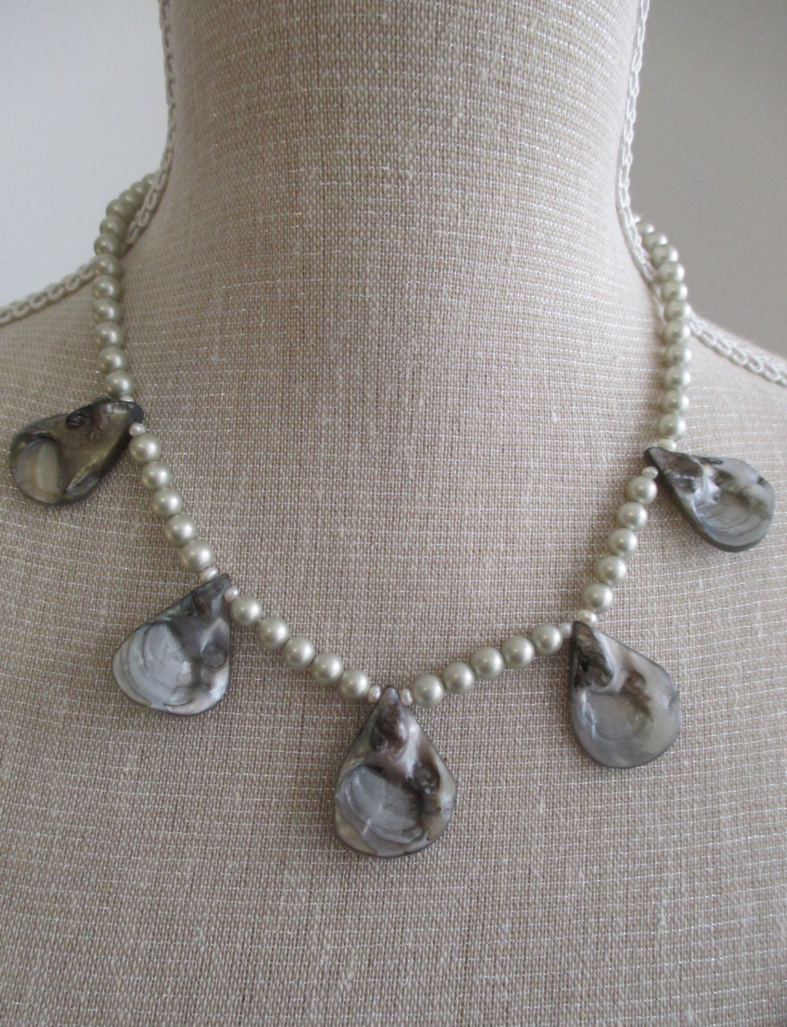 Shell Und Shellpearl Halskette von GemsByMaz