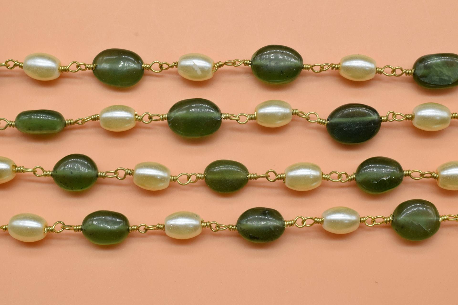 Grüne Erdbeere Und Perlen Rosenkranz Kette, Perlen Halskette Draht Wrap Rosenkranz, Schmuckherstellung Perlenkette Zu Fuß, 18K Vergoldet Oval Form von GemsCreationINC