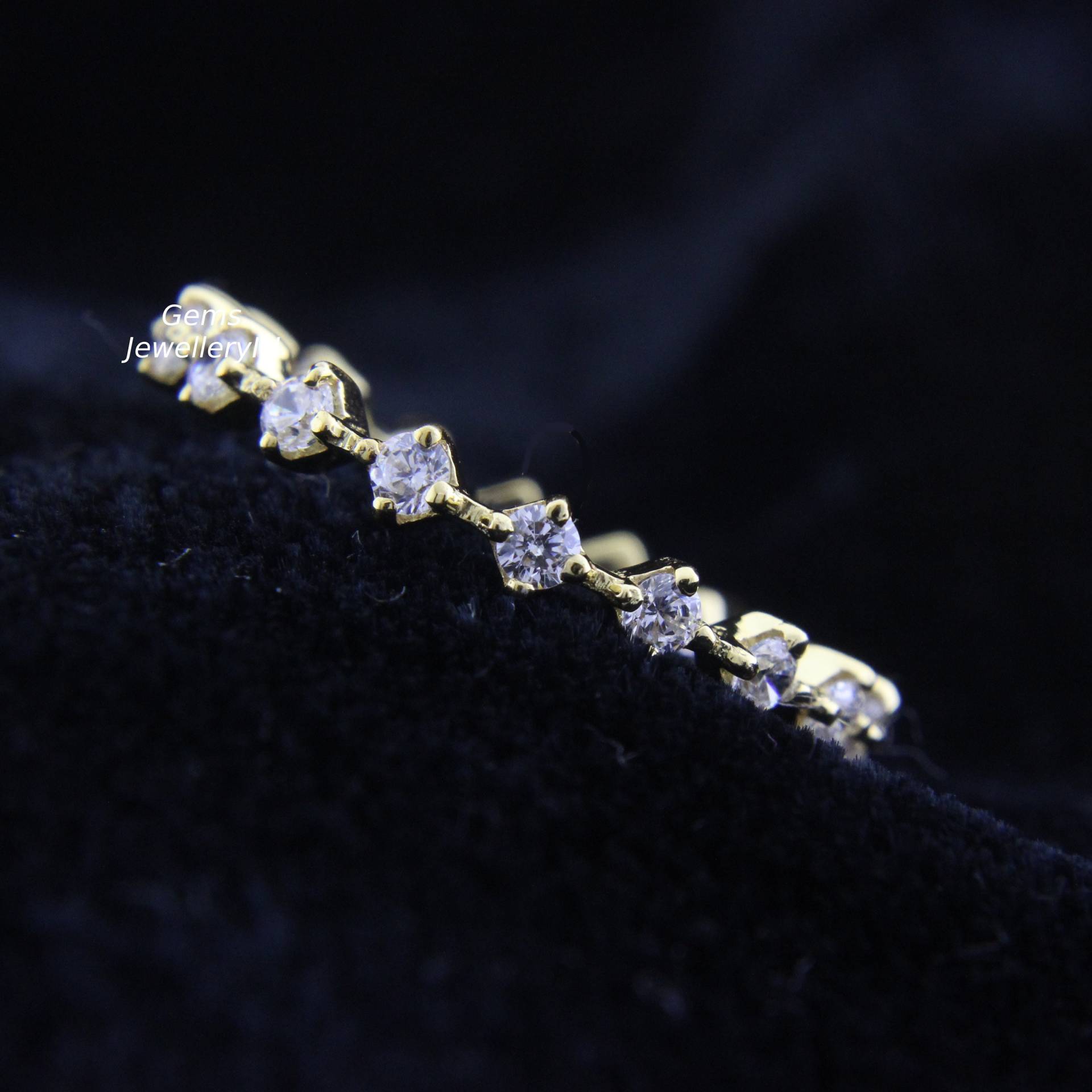 Floating Diamant Eternity Ring, Einzigartiger Verlobungsring Für Frauen, Weddin Stapelbares Band, Krappenset Diamantring, Besonderer Ring von GemsJewelleryIN