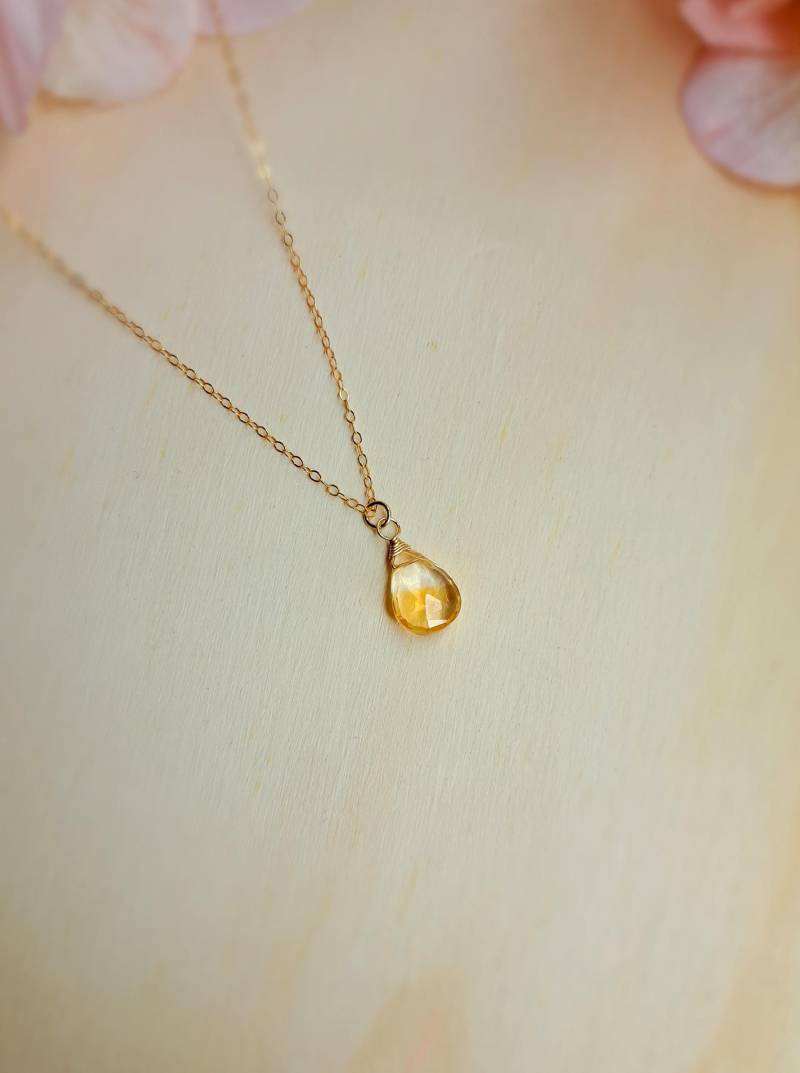 14K Gold-Filled Halskette Mit Citrin-Anhänger von GemsJewelsbyAnni