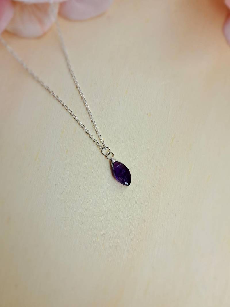 925 Sterling Silber Halskette Mit Dezentem Amethyst-Anhänger von GemsJewelsbyAnni