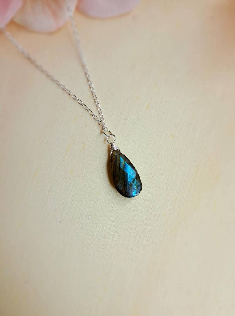 925 Sterling Silber Halskette Mit Labradorit-Anhänger von GemsJewelsbyAnni