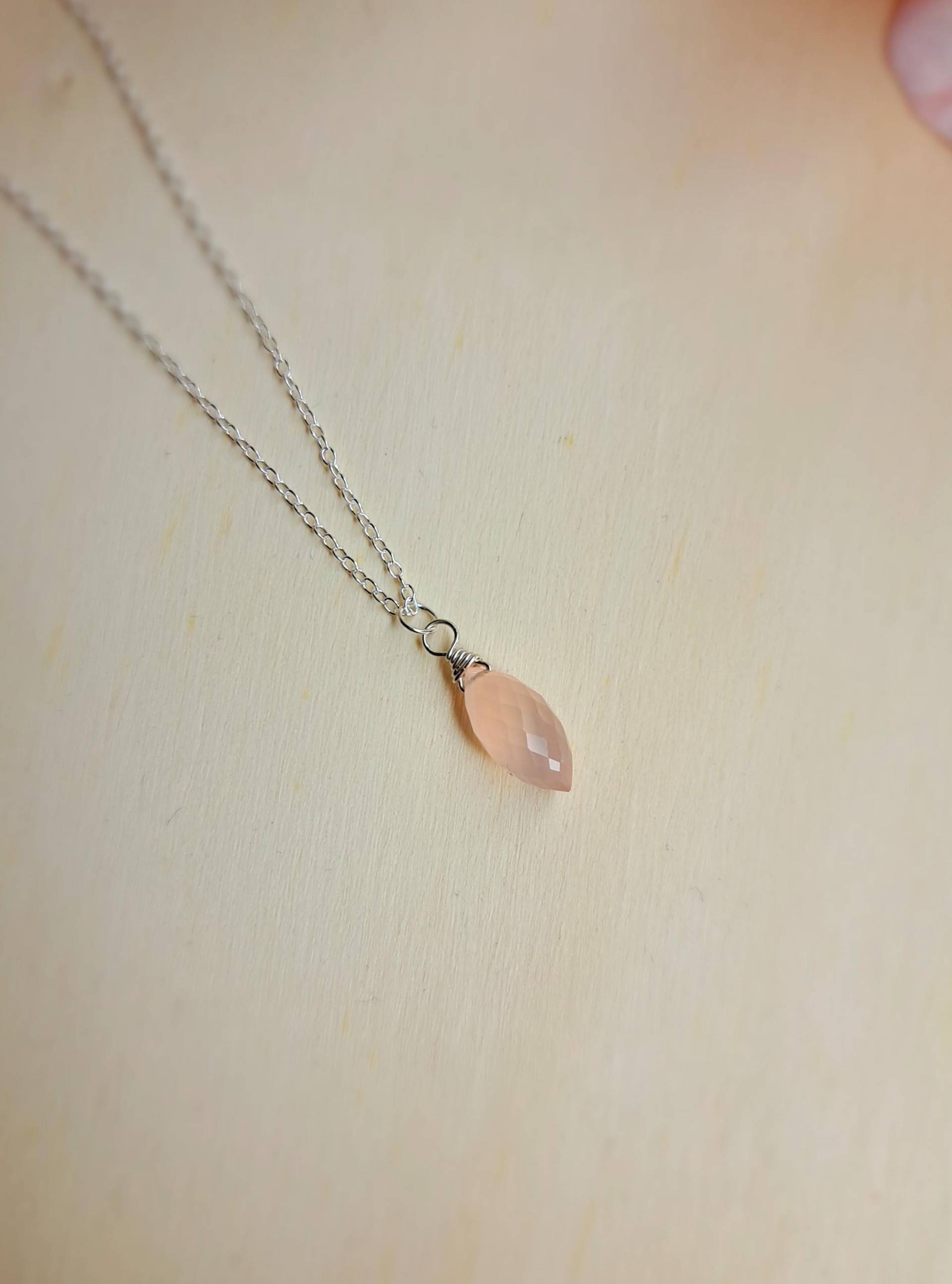 925 Sterling Silber Halskette Mit Rosa Chalcedon-Anhänger von GemsJewelsbyAnni