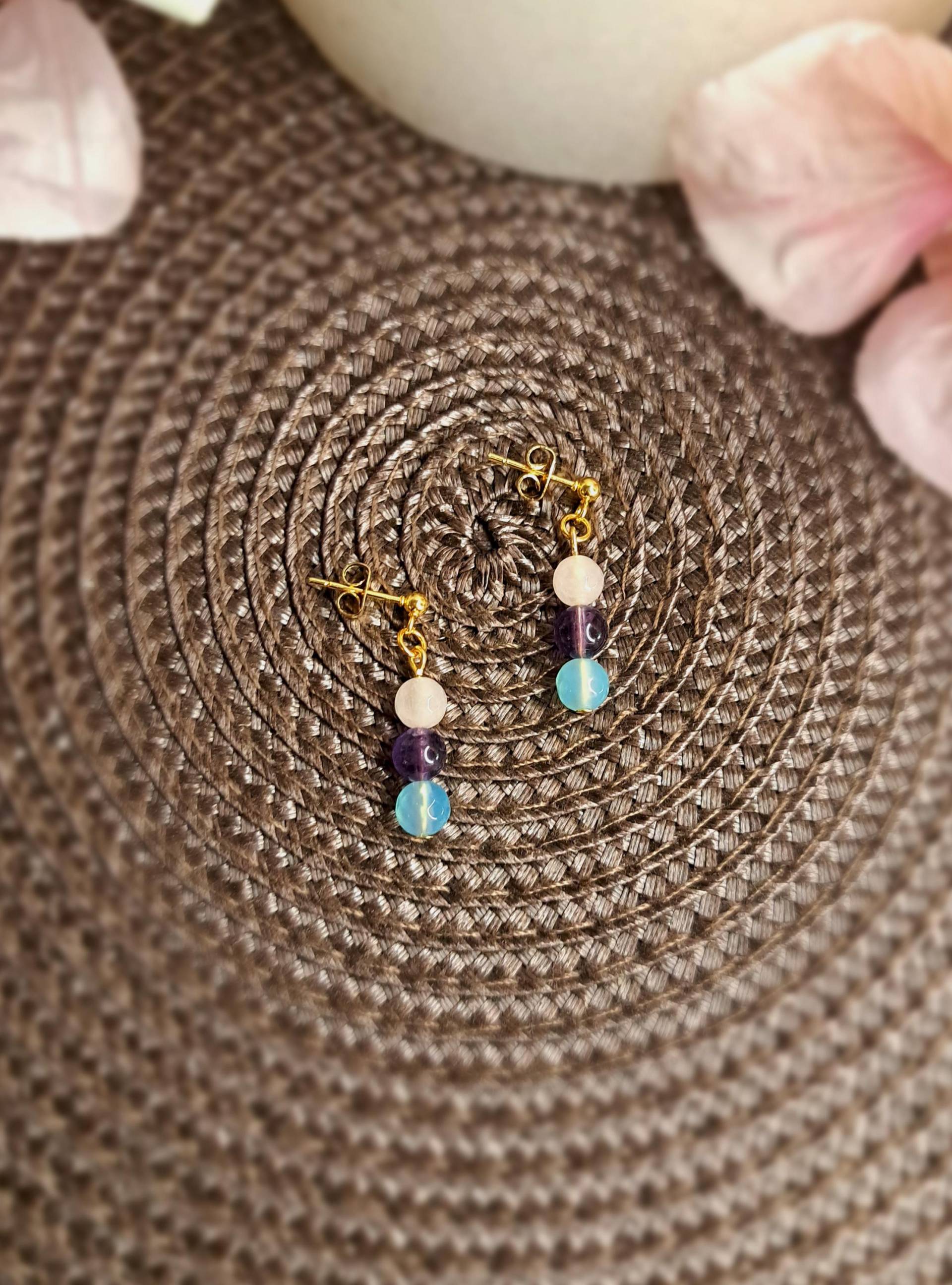 Dezente, Vergoldete Amethyst-Ohrringe Mit Bandachat Und Rosenquarz von GemsJewelsbyAnni