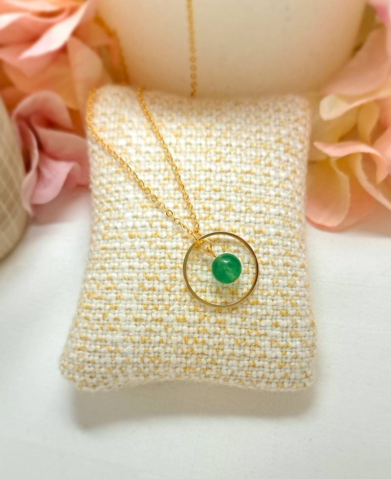 Dezente, Vergoldete Halskette Mit Jade-Anhänger von GemsJewelsbyAnni